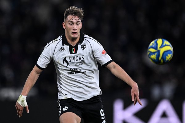 云谷策略 国米外租前锋F-埃斯波西托本赛季意乙打进16球, 射手榜并列第二位